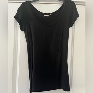 Frenchi stretch black scoop neck cap sleeve tee. Size: medium